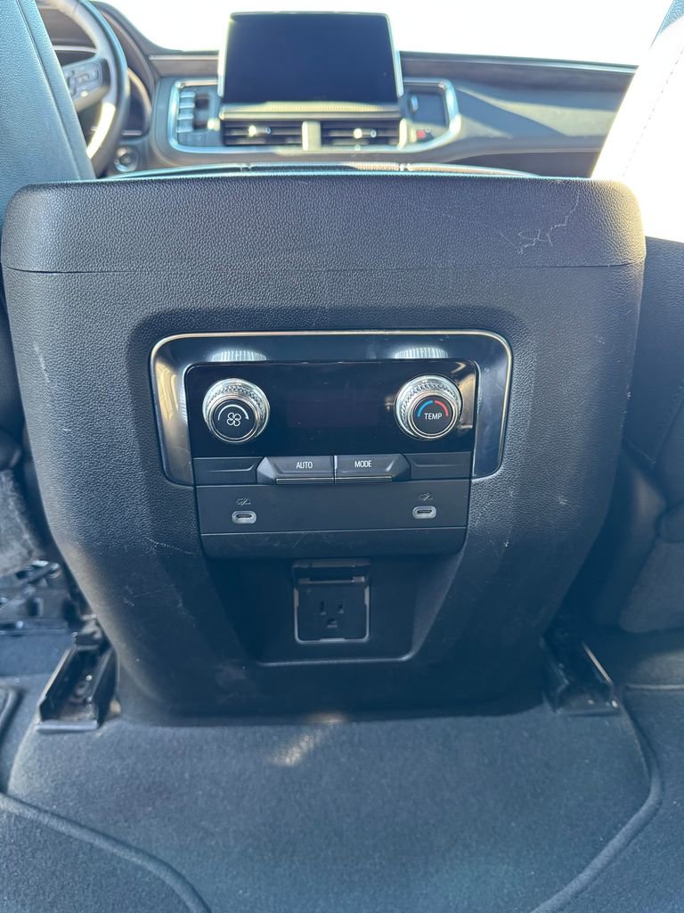 Used 2024 GMC Yukon SLT image 33
