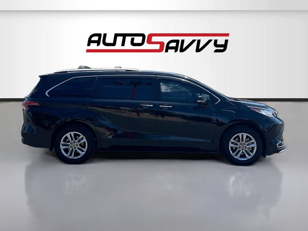 Used 2025 Toyota Sienna Limited FWD image 8