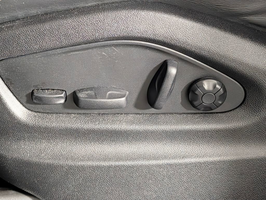 Certified 2023 Porsche Cayenne Platinum Edition image 27