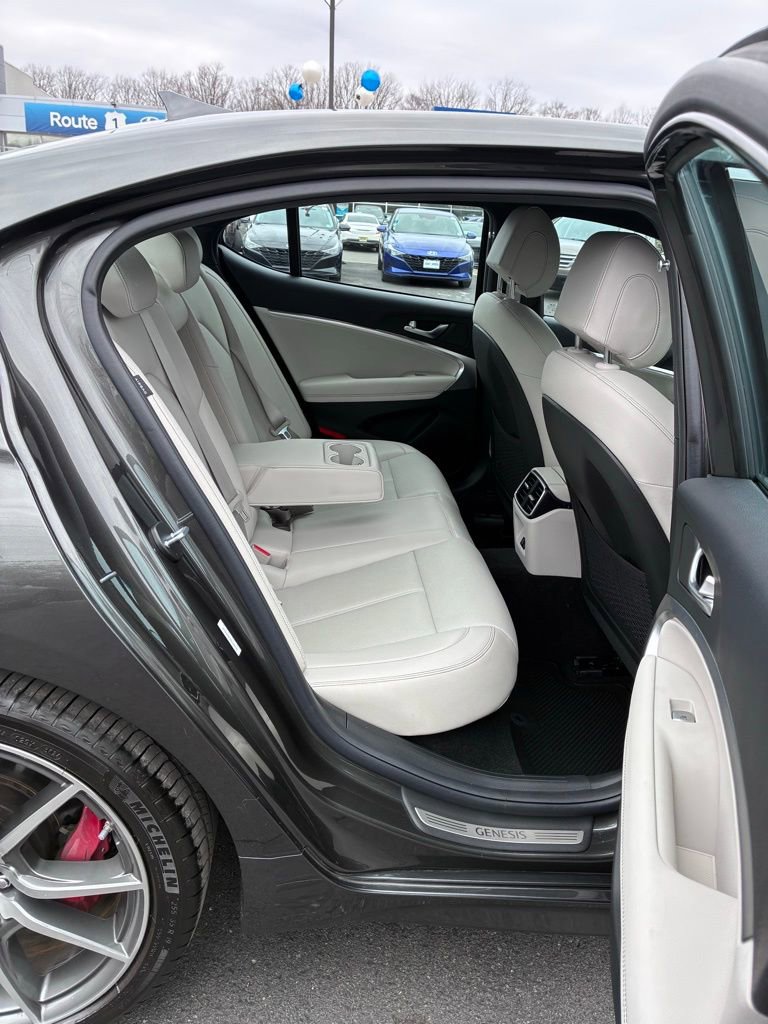 Used 2025 Genesis G70 2.5T image 21