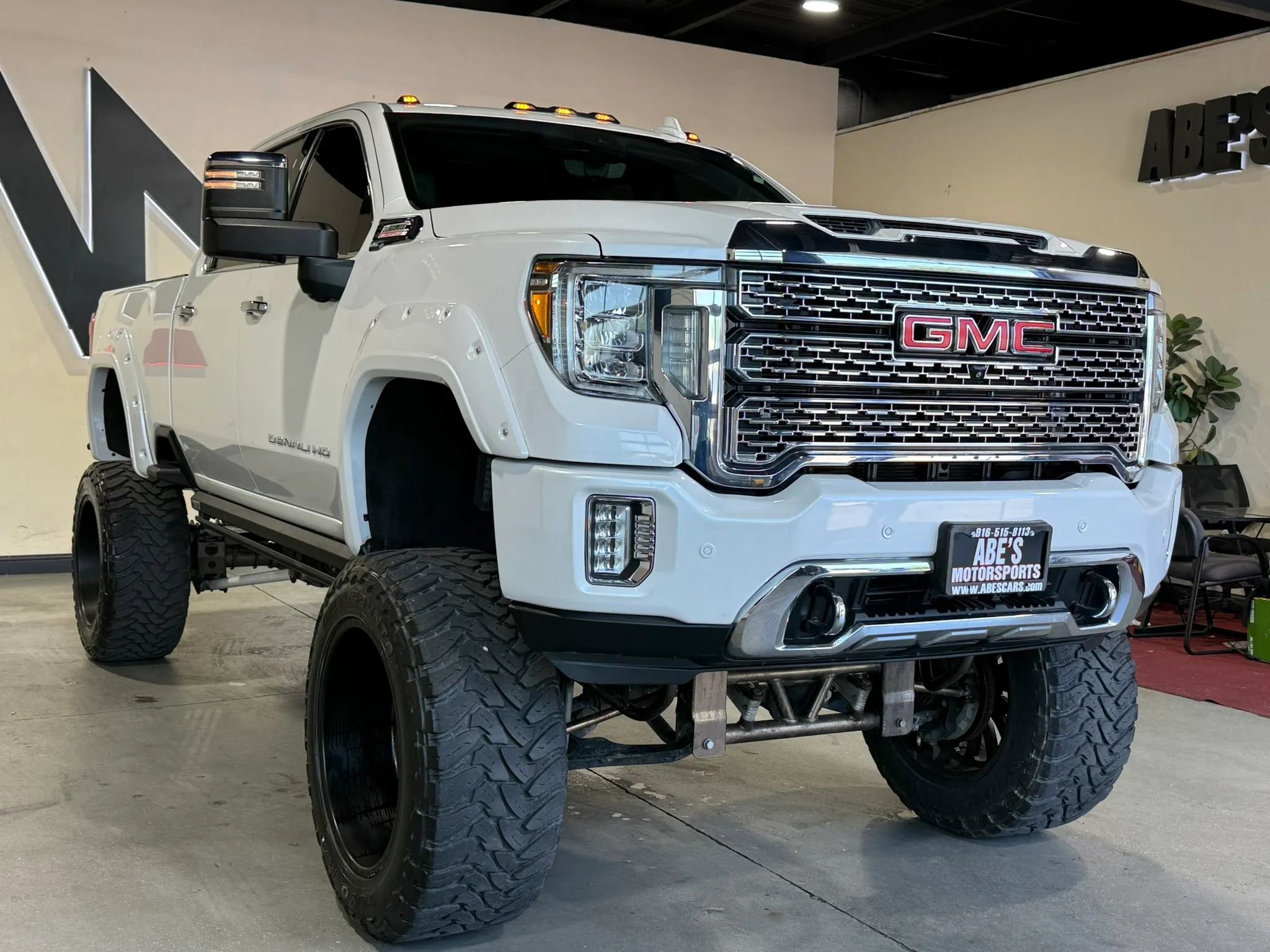 Used 2020 GMC Sierra 2500 Denali w/ Denali Ultimate Package AWD/4WD image 3