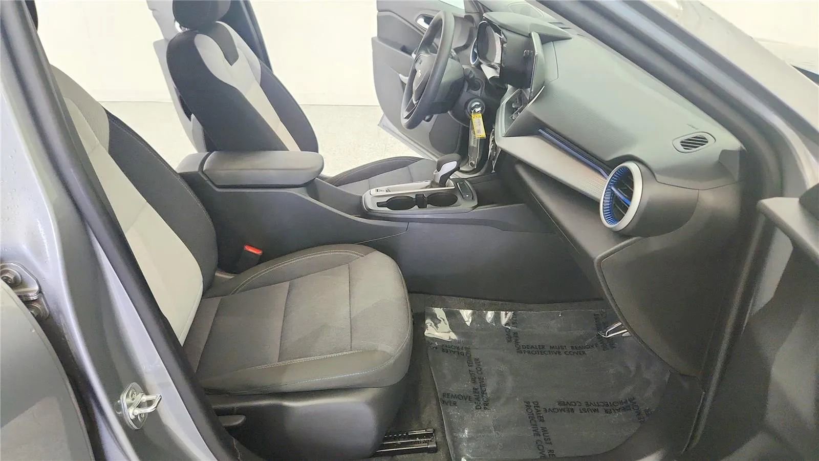 Used 2025 Chevrolet Trax LS w/ Driver Confidence Package FWD image 35
