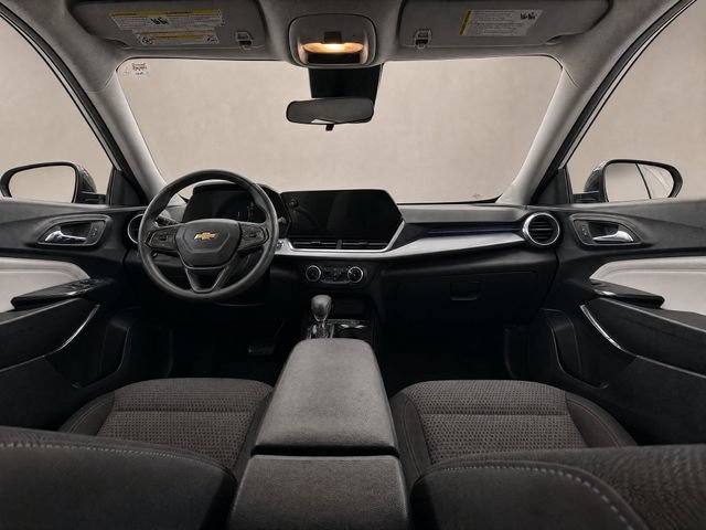 Used 2025 Chevrolet Trax LT FWD image 10