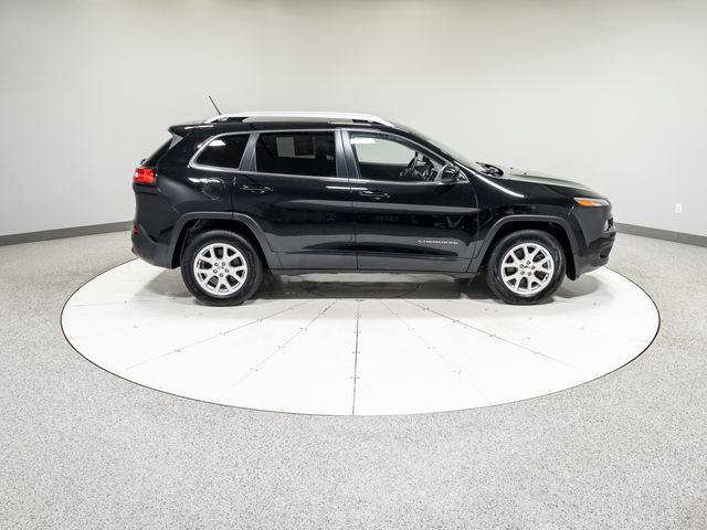 Used 2018 Jeep Cherokee Latitude w/ Safety Group AWD/4WD image 4