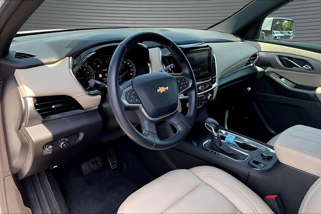 Used 2023 Chevrolet Traverse LT w/ LT Premium Package AWD/4WD image 17