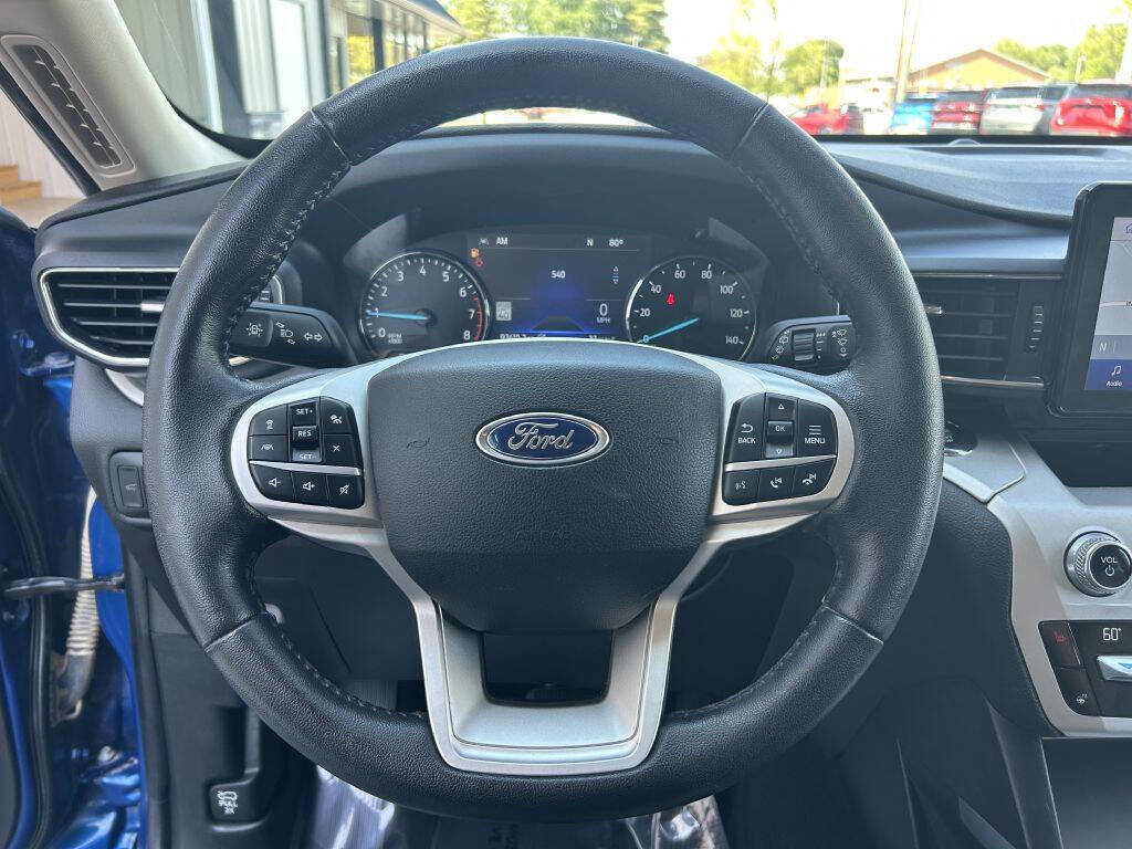 Used 2021 Ford Explorer XLT w/ Equipment Group 202A AWD/4WD image 16