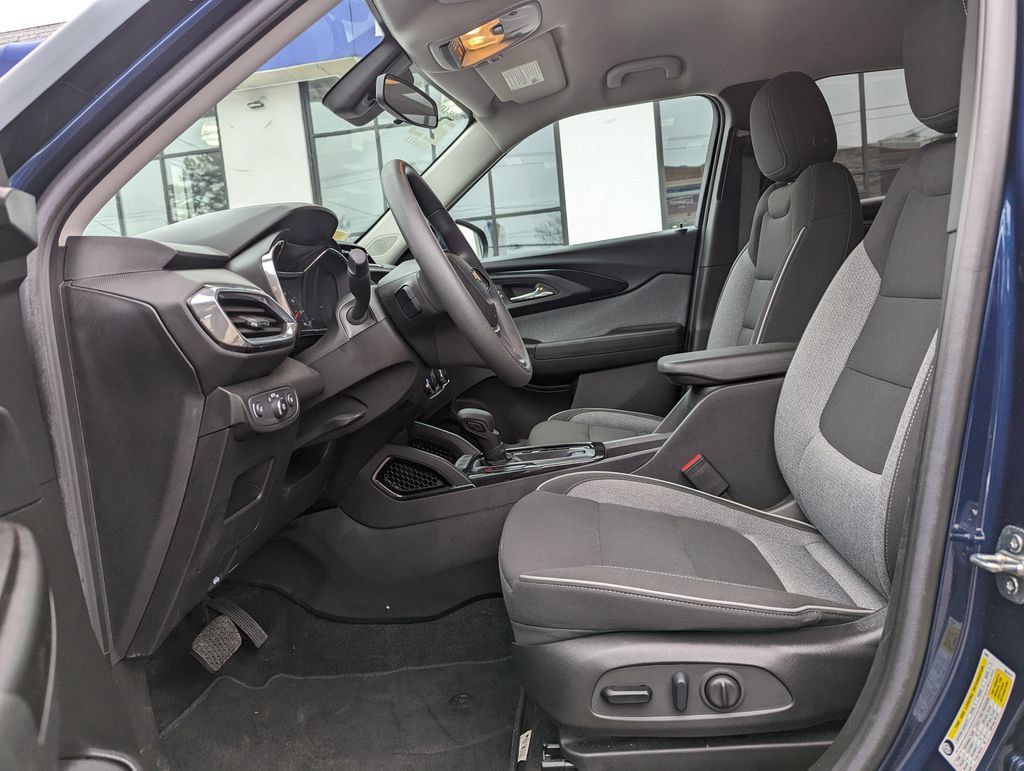 Used 2023 Chevrolet TrailBlazer LT FWD image 24