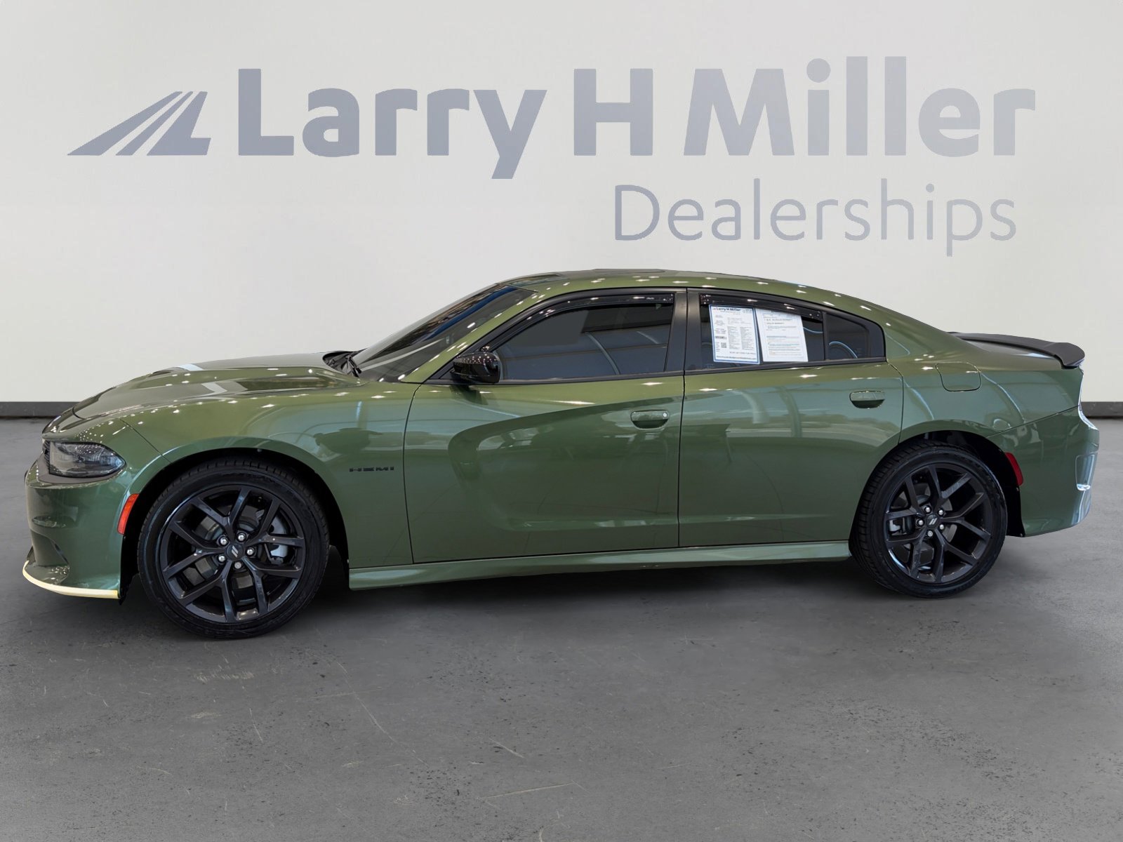 Used 2021 Dodge Charger R/T w/ Plus Group RWD image 2