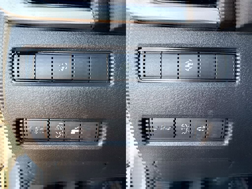 Used 2023 Nissan Rogue SL w/ SL Premium Package image 10