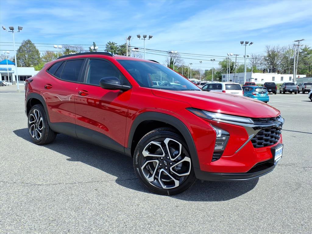 New 2026 Chevrolet Trax RS FWD image 2