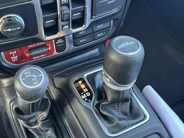 Used 2025 Jeep Gladiator Mojave w/ Convenience Group AWD/4WD image 11