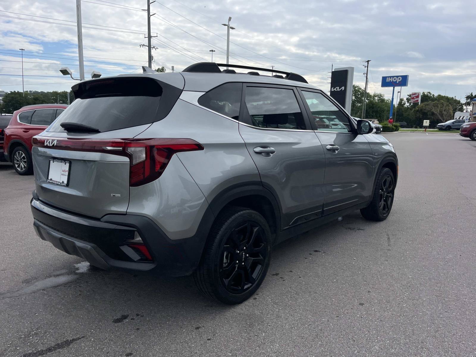 Used 2024 Kia Seltos X-Line AWD/4WD image 3