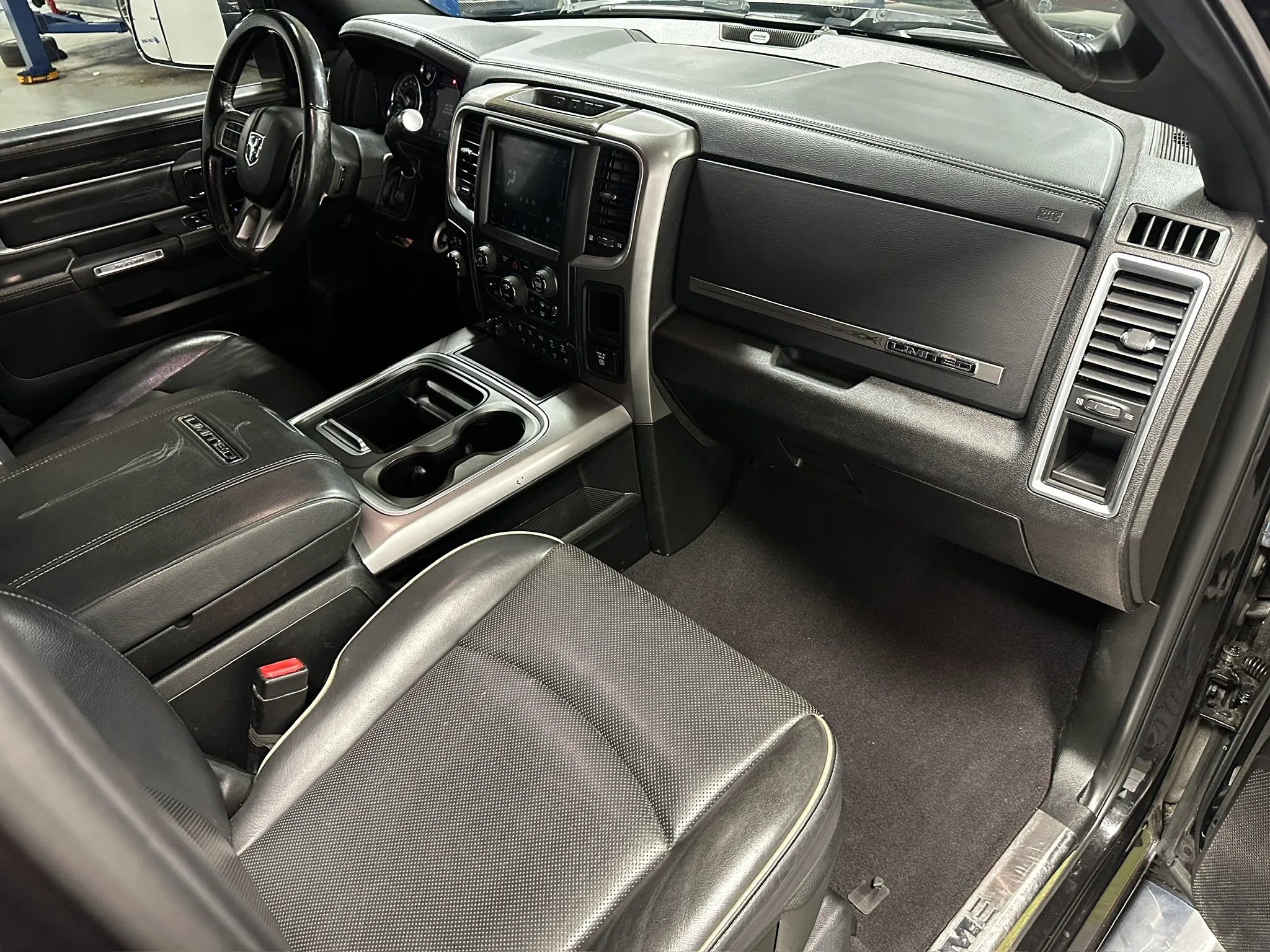 Used 2018 RAM 3500 Laramie Longhorn image 22