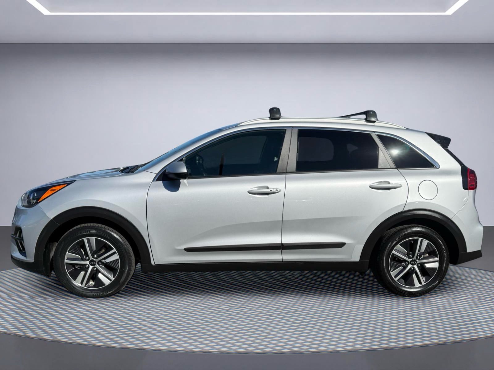 Used 2021 Kia Niro LXS FWD image 3