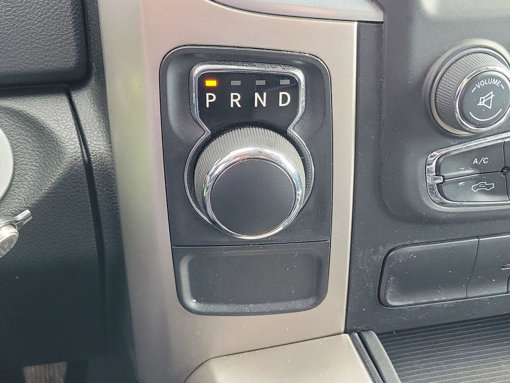 Used 2020 RAM 1500 Classic SLT w/ Luxury Group image 29