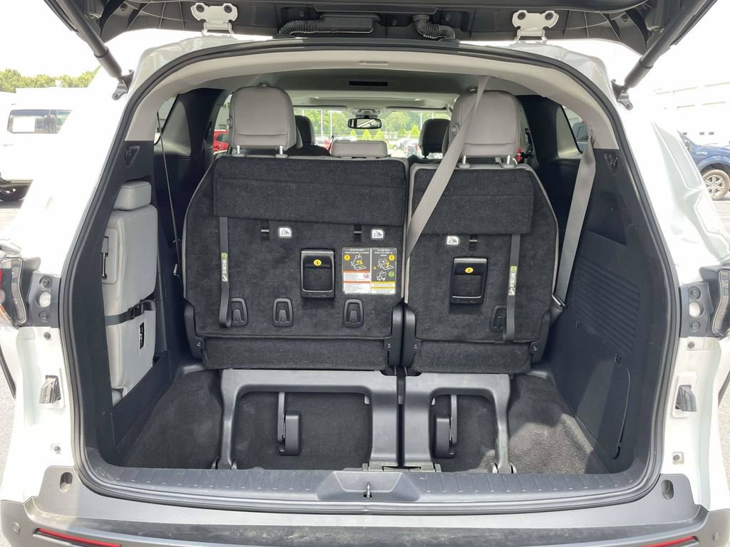 Used 2025 Toyota Sienna XLE FWD image 11
