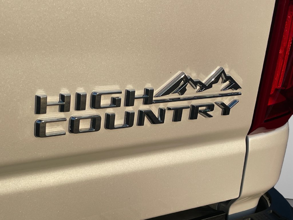 Used 2023 Chevrolet Silverado 2500 High Country w/ Safety Package II AWD/4WD image 18
