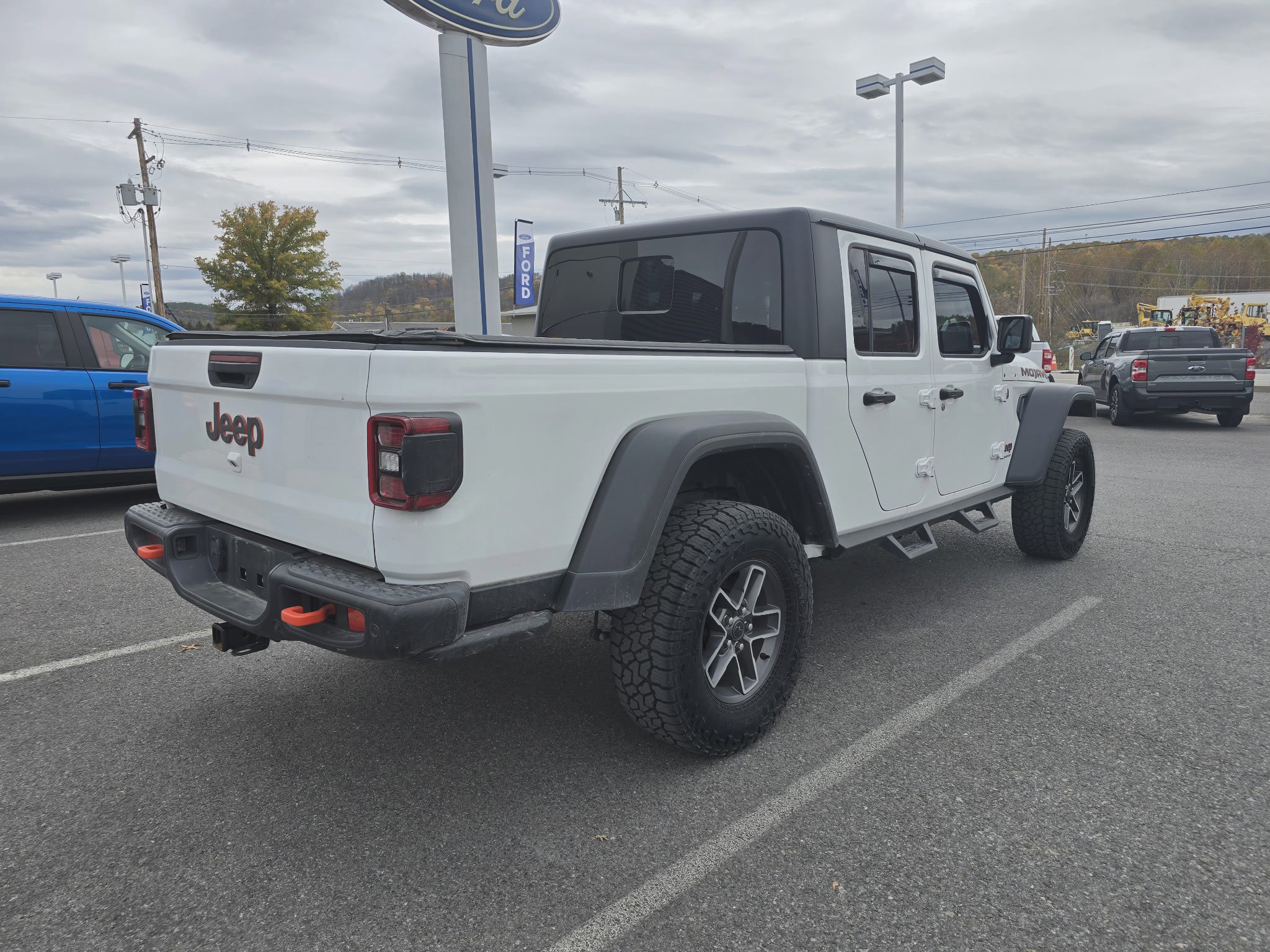 Used 2024 Jeep Gladiator Mojave w/ Technology Group video 3