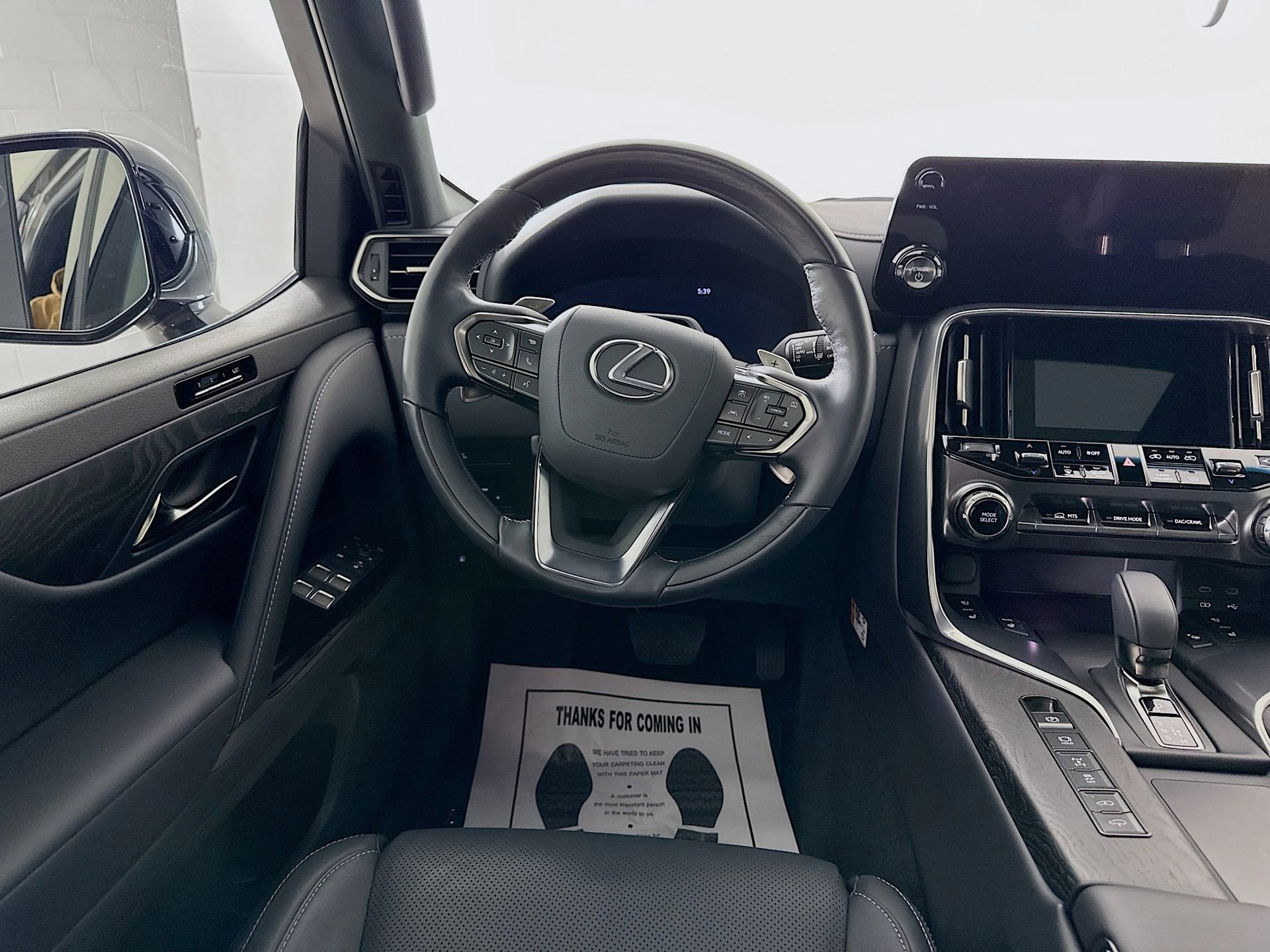 Used 2025 Lexus LX 700h Luxury image 25