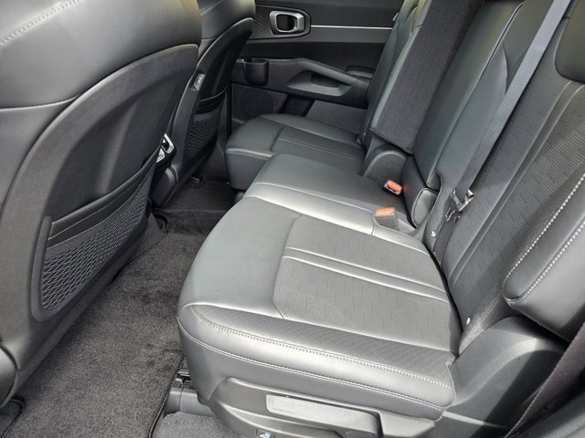 Used 2025 Kia Sorento S w/ Panoramic Sunroof Package image 11