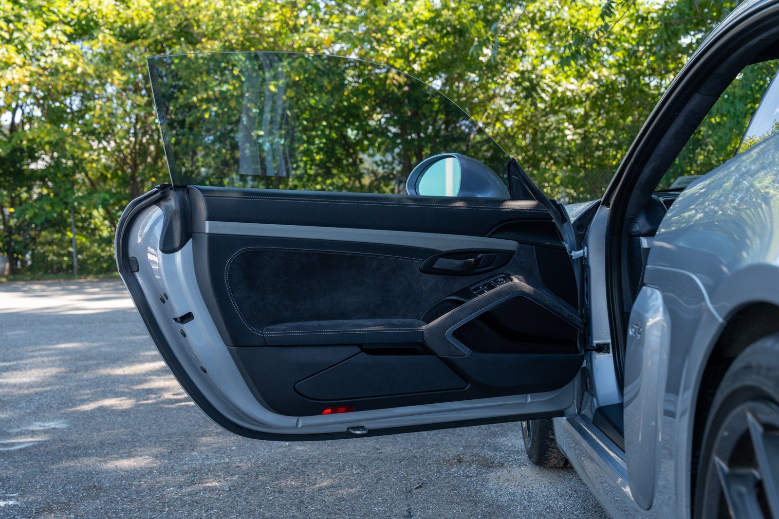 Certified 2016 Porsche Cayman GT4 RWD image 21