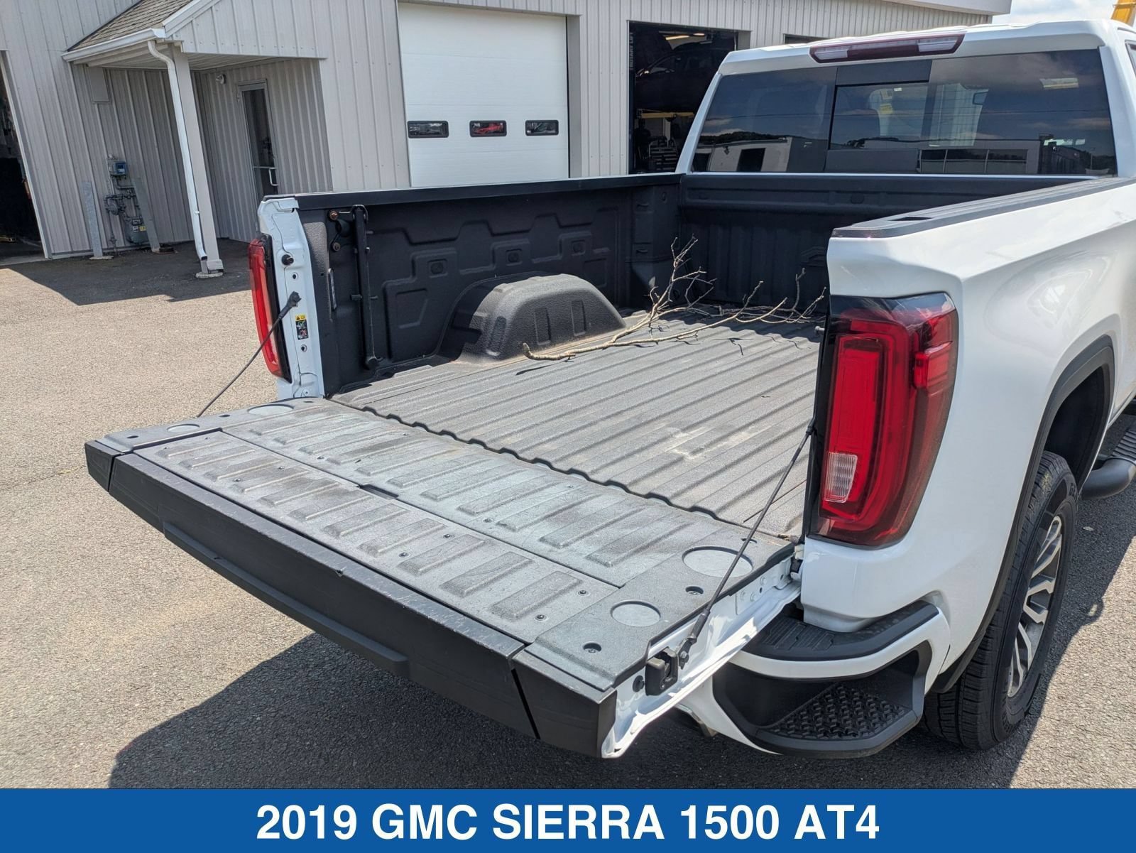 Used 2019 GMC Sierra 1500 AT4 w/ AT4 Premium Package AWD/4WD image 34
