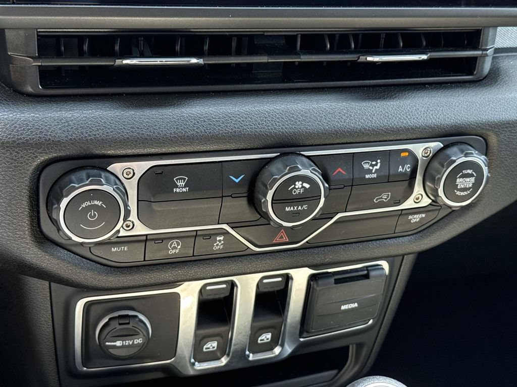 Used 2025 Jeep Wrangler Sport AWD/4WD image 33
