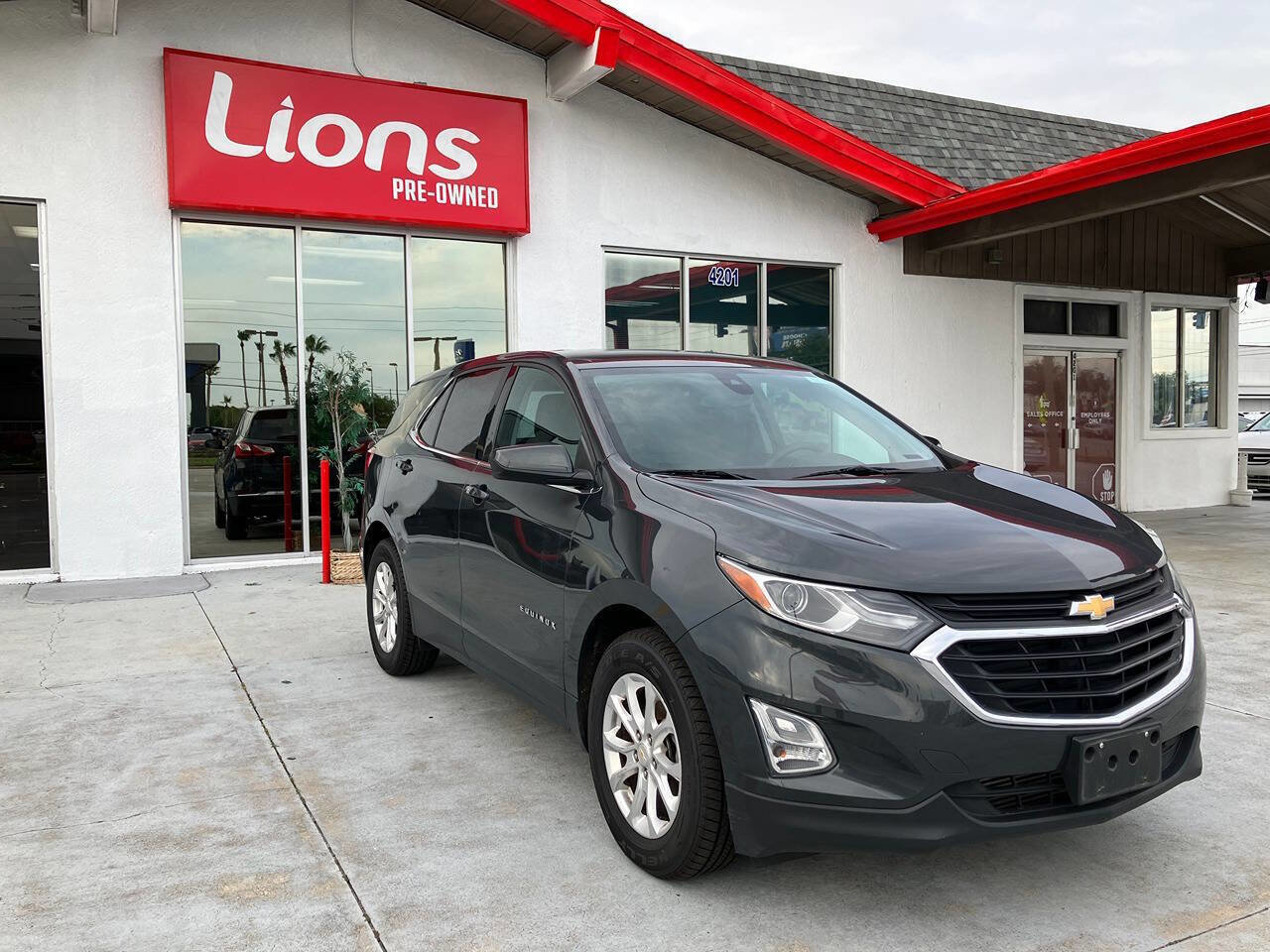 Used 2020 Chevrolet Equinox LT image 2