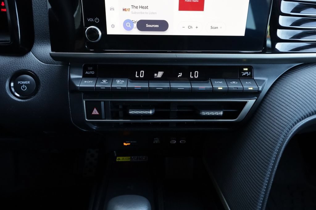Used 2025 Toyota Camry SE FWD image 37