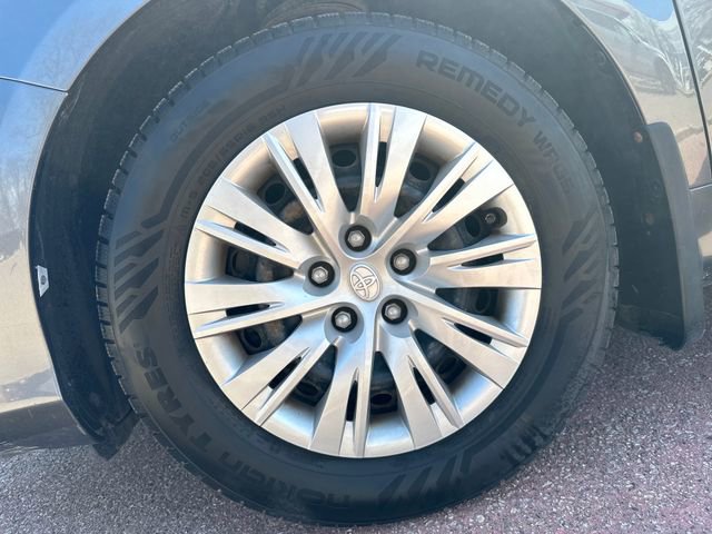 Used 2013 Toyota Camry LE image 26