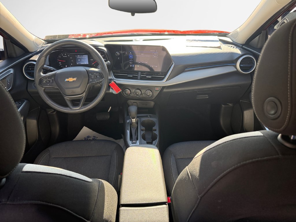 Used 2024 Chevrolet Trax LS w/ LS Convenience Package FWD image 21