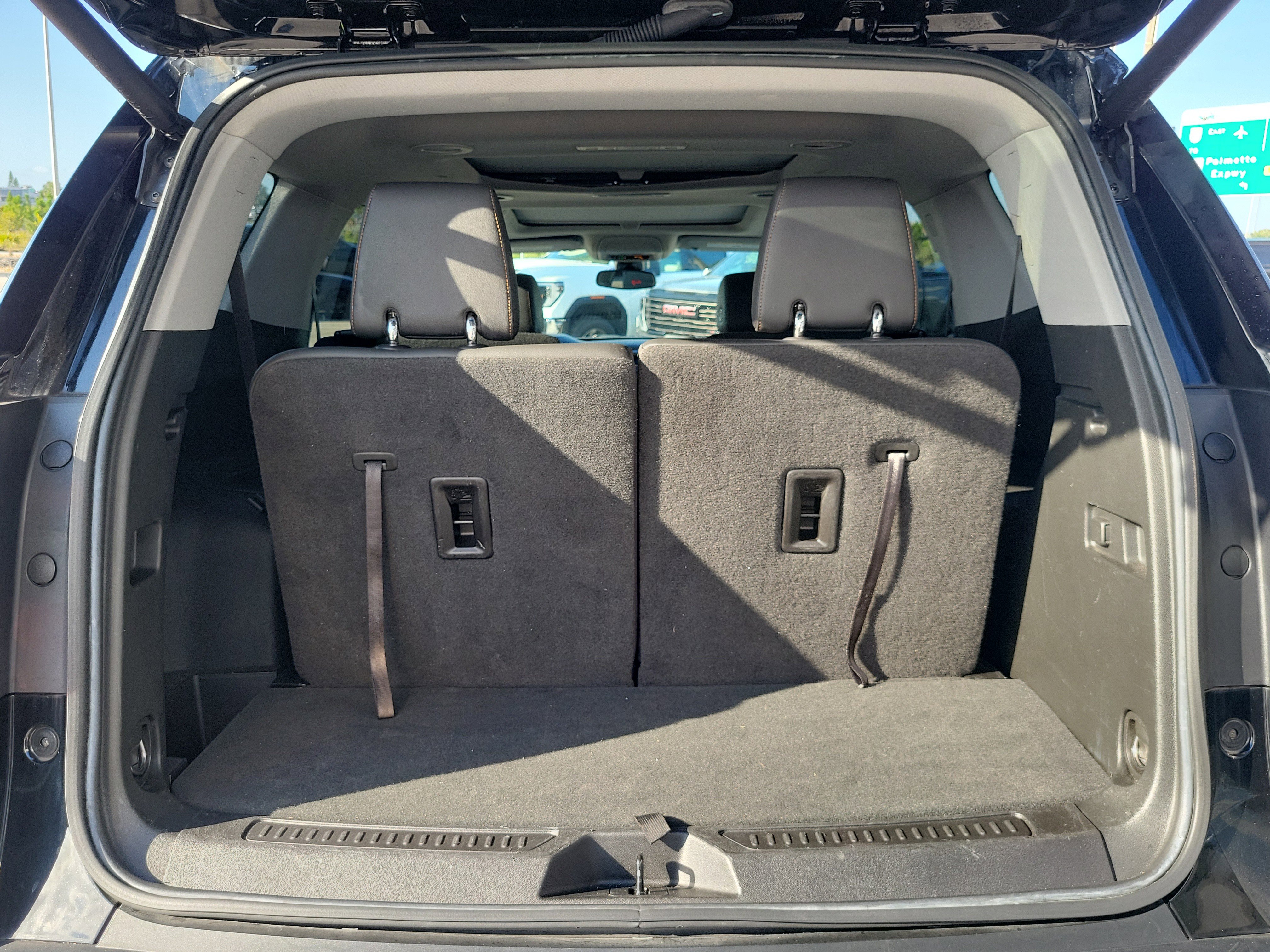 Used 2023 GMC Acadia AT4 w/ Technology Package image 18