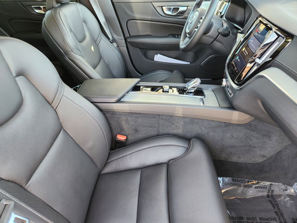 Used 2025 Volvo V60 B5 Cross Country Ultra image 4