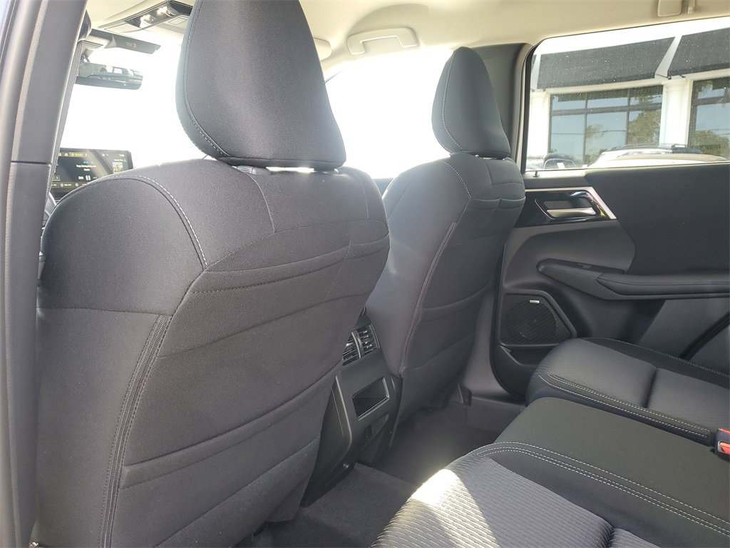 New 2026 Mitsubishi Outlander ES image 14