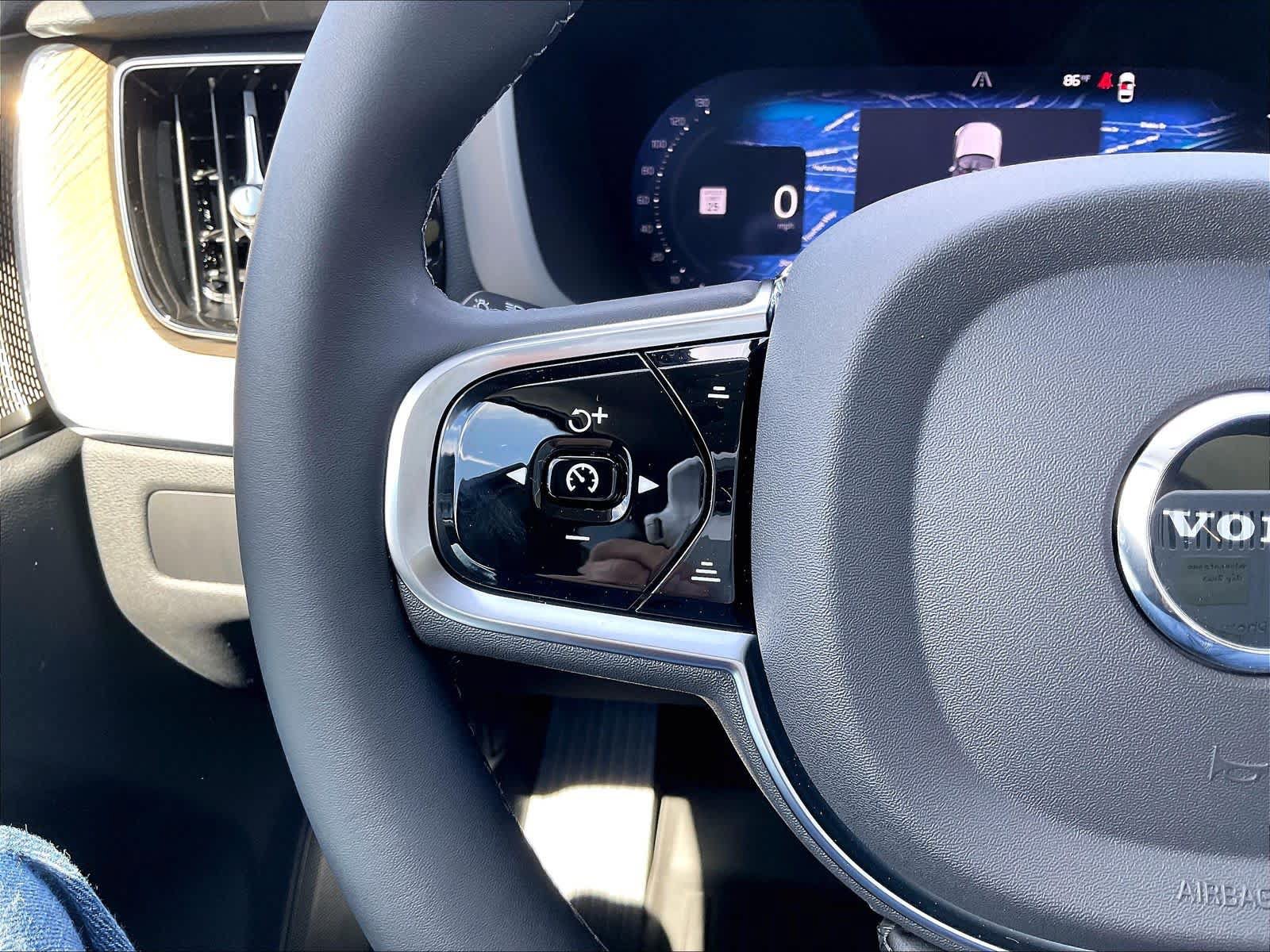 New 2027 Volvo XC60 T8 Plus AWD/4WD image 17