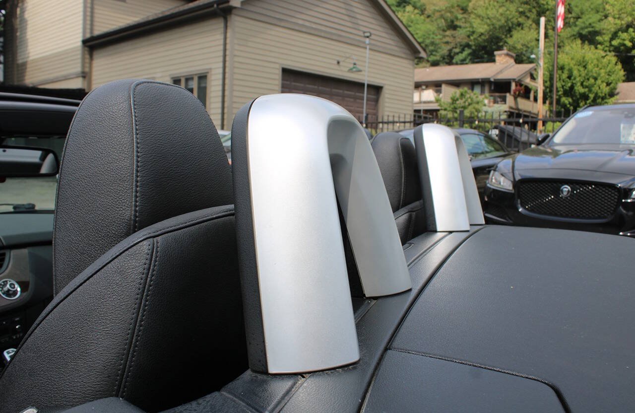 Used 2011 BMW Z4 sDrive35i RWD image 23