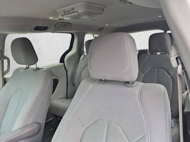 Used 2017 Chrysler Pacifica Touring Plus w/ Tire & Wheel Group FWD image 15
