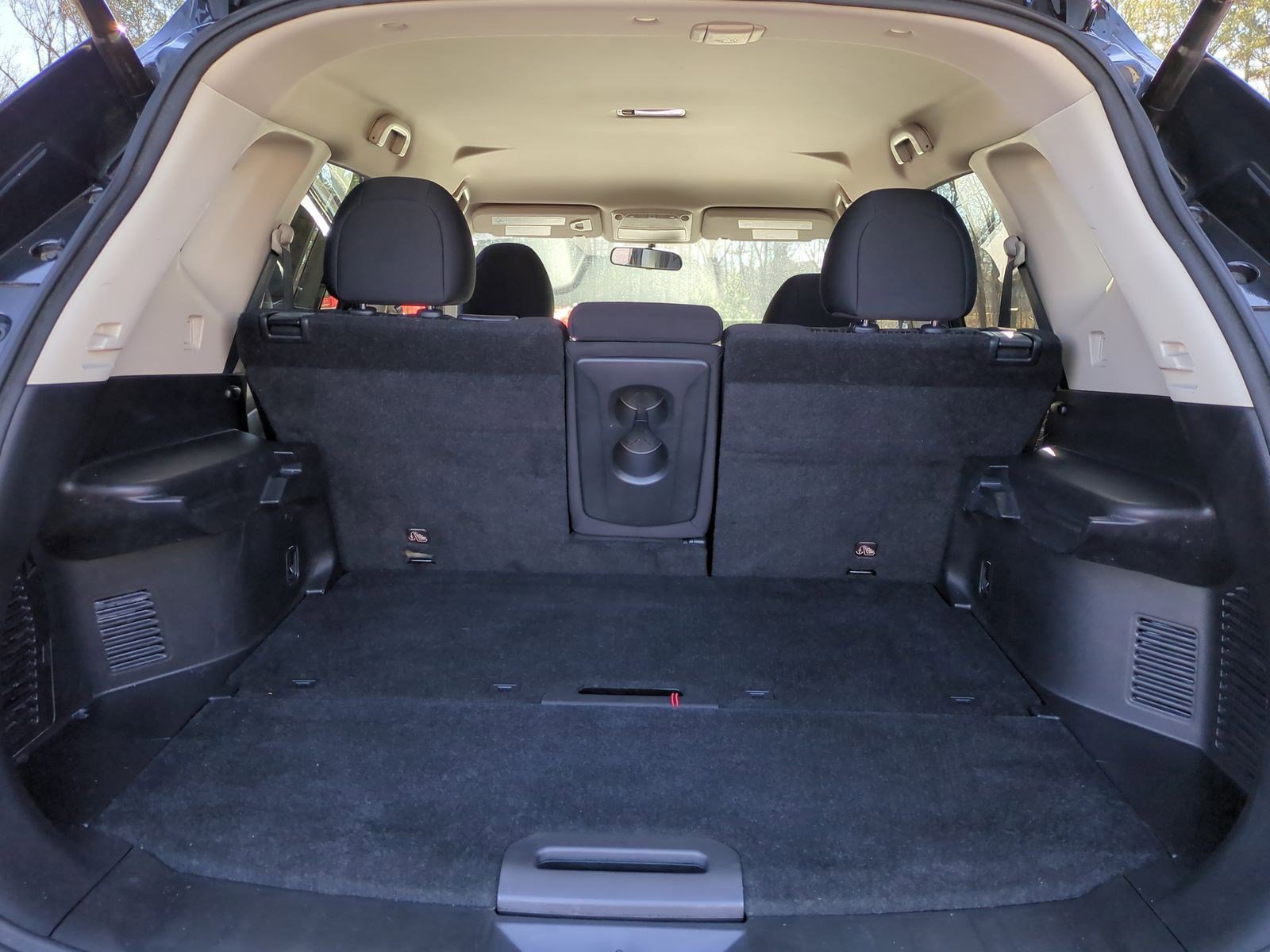 Used 2018 Nissan Rogue SV w/ Premium Package image 32