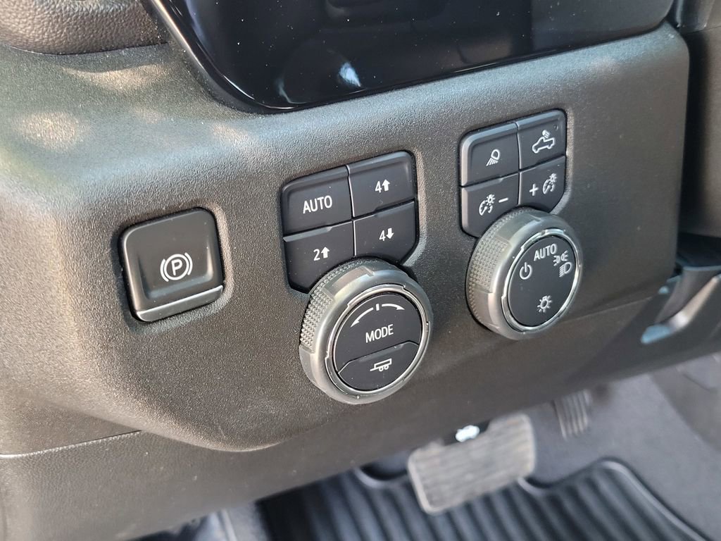 Used 2024 Chevrolet Silverado 1500 LT w/ Z71 Off-Road Package AWD/4WD image 17