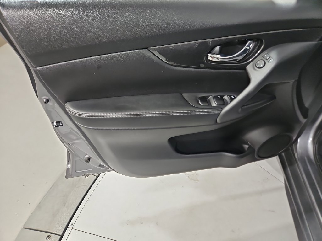 Used 2017 Nissan Rogue S w/ S Appearance Package AWD/4WD image 11