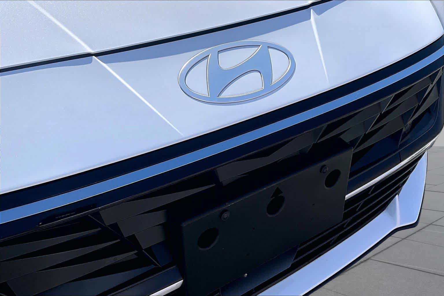 Used 2025 Hyundai Elantra SEL FWD image 30