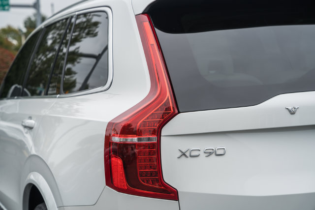 Certified 2024 Volvo XC90 T8 Ultimate w/ Lounge Package AWD/4WD image 7