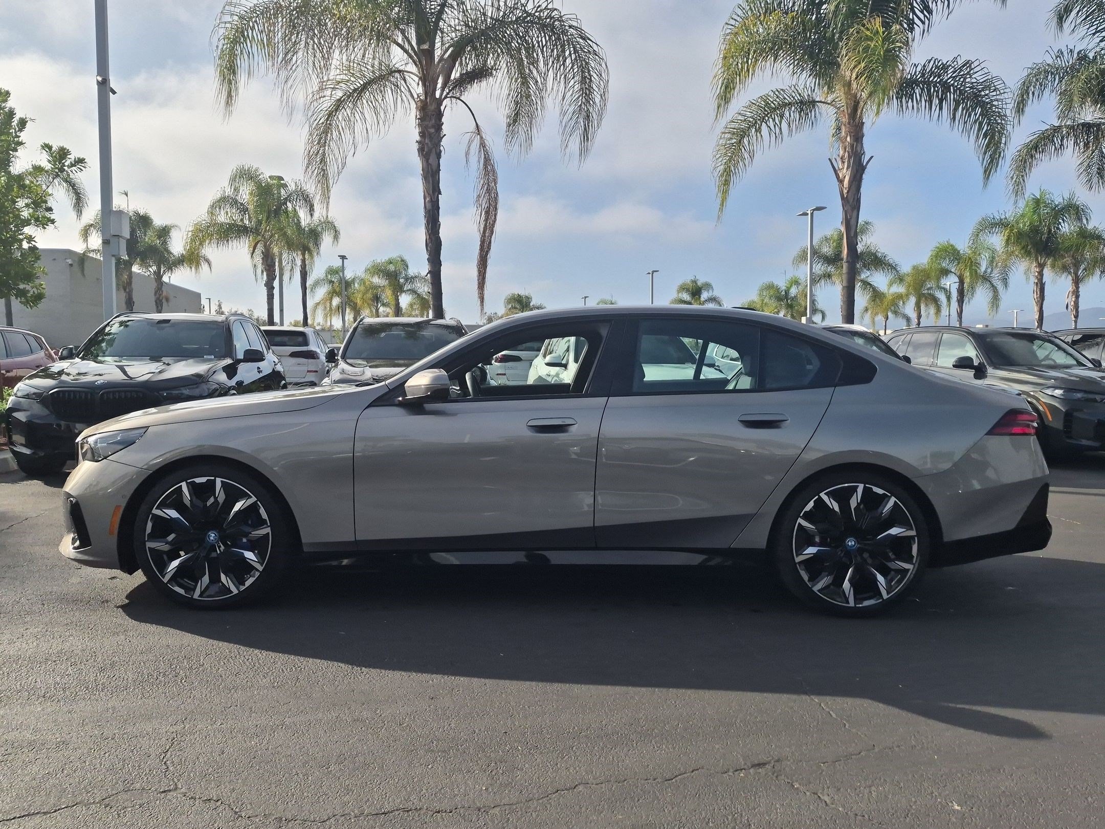 Used 2024 BMW i5 eDrive40i w/ M Sport Package RWD image 7
