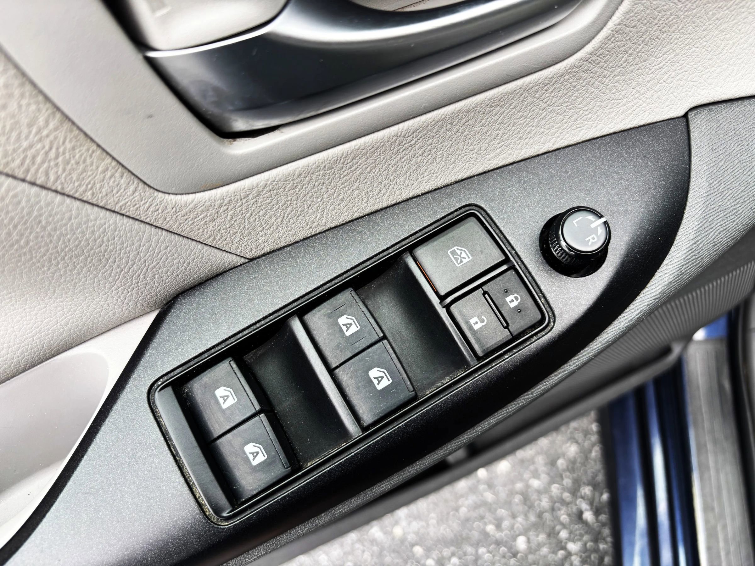 Used 2018 Toyota Sienna LE AWD/4WD image 17