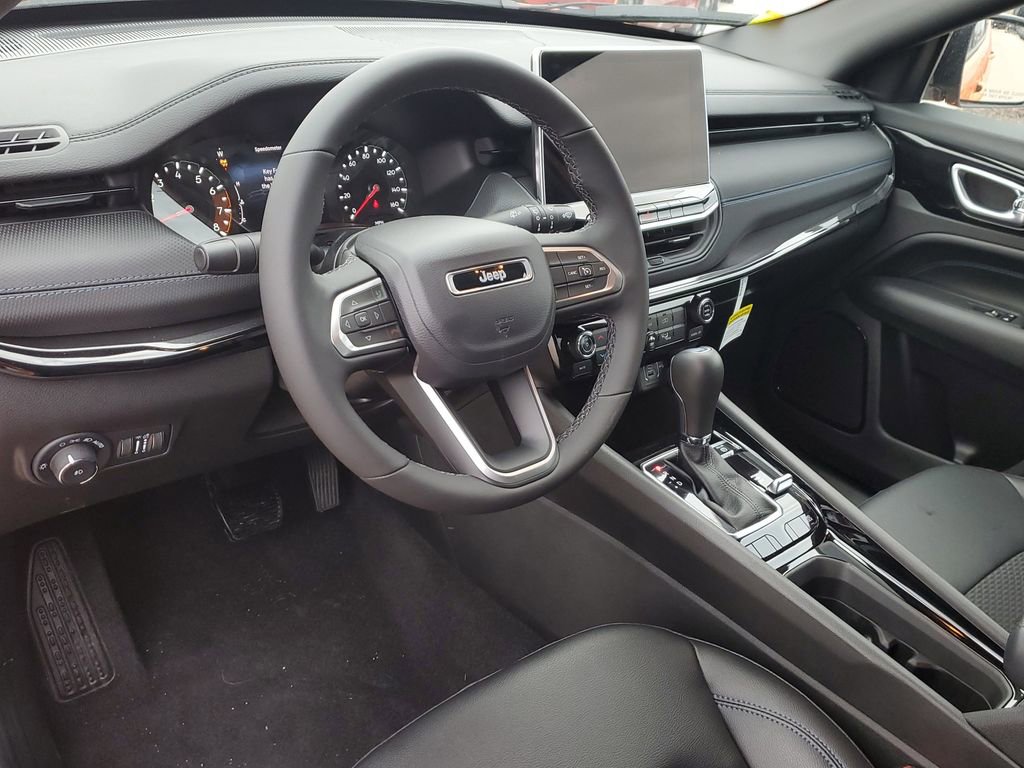 New 2026 Jeep Compass Latitude image 18