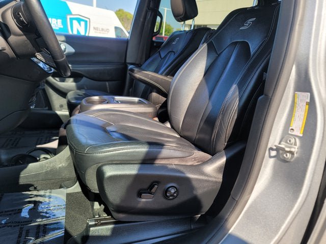 Used 2020 Chrysler Pacifica Touring-L Plus FWD image 26