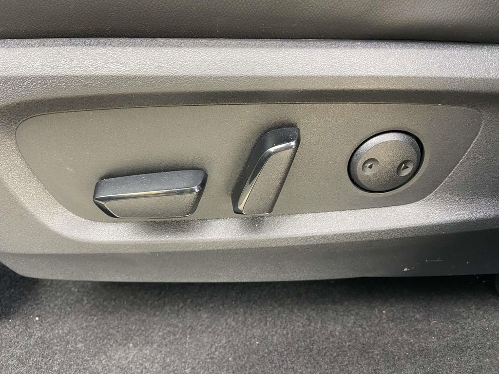 Used 2023 Nissan Pathfinder SL w/ Lighting Package (N92) image 15