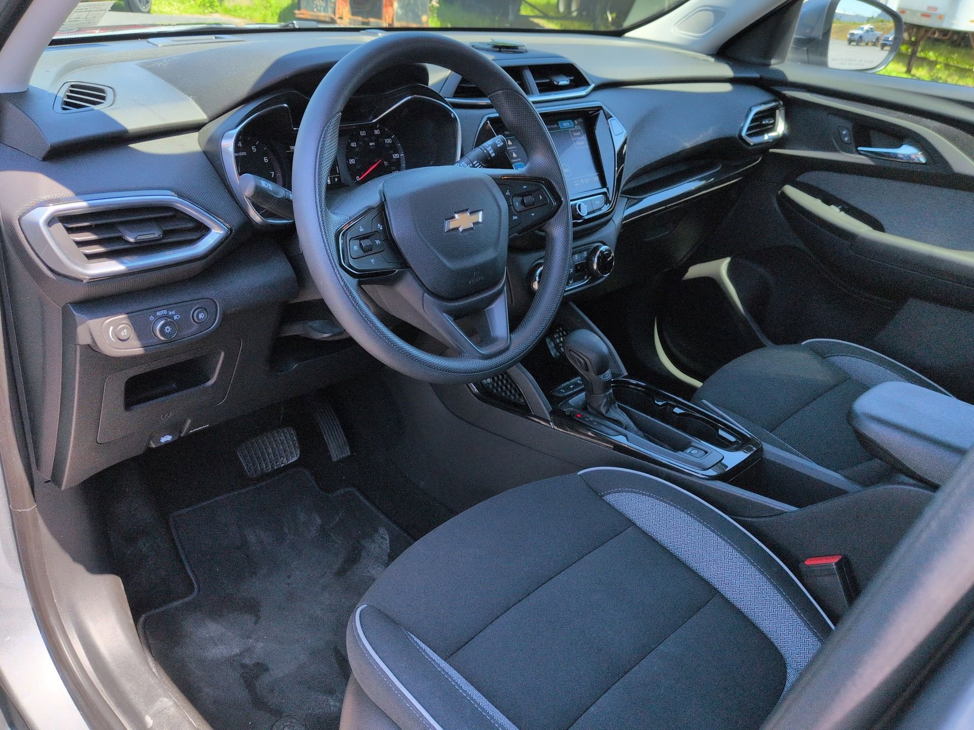 Certified 2023 Chevrolet TrailBlazer LT w/ Convenience Package FWD image 10