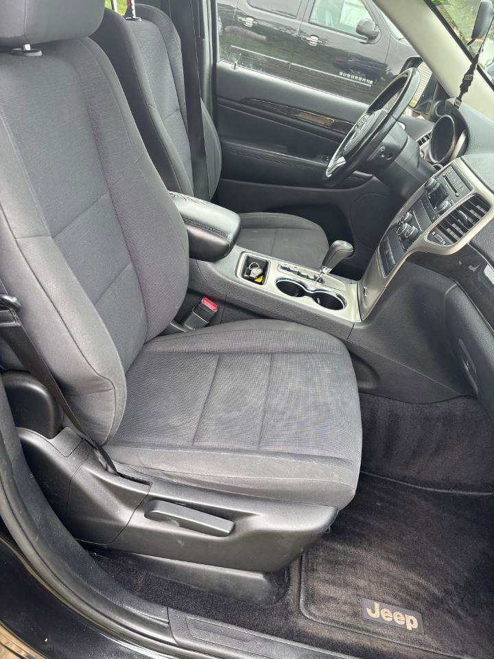 Used 2011 Jeep Grand Cherokee Laredo AWD/4WD image 25