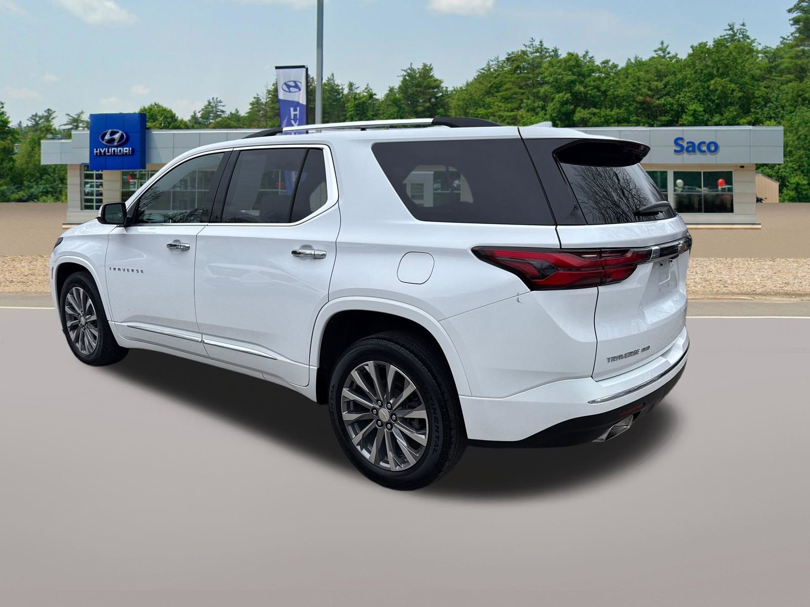 Used 2023 Chevrolet Traverse Premier AWD/4WD image 3